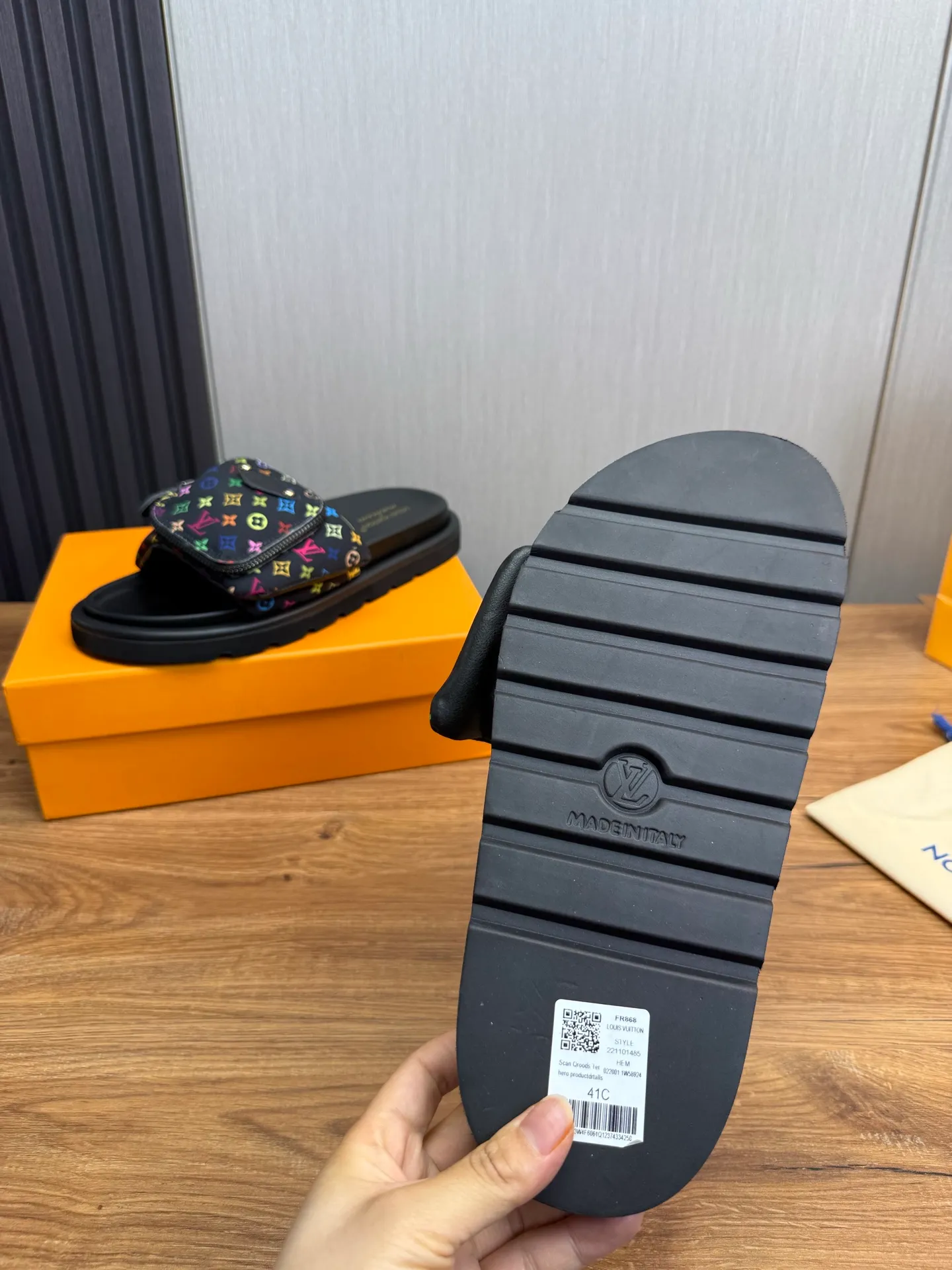 Men's shoes 💰360💰 Lv. hot selling men's slippers 🔥 🩴Official website one to one production 38-45 sizes 45 46 🉑️Customized!